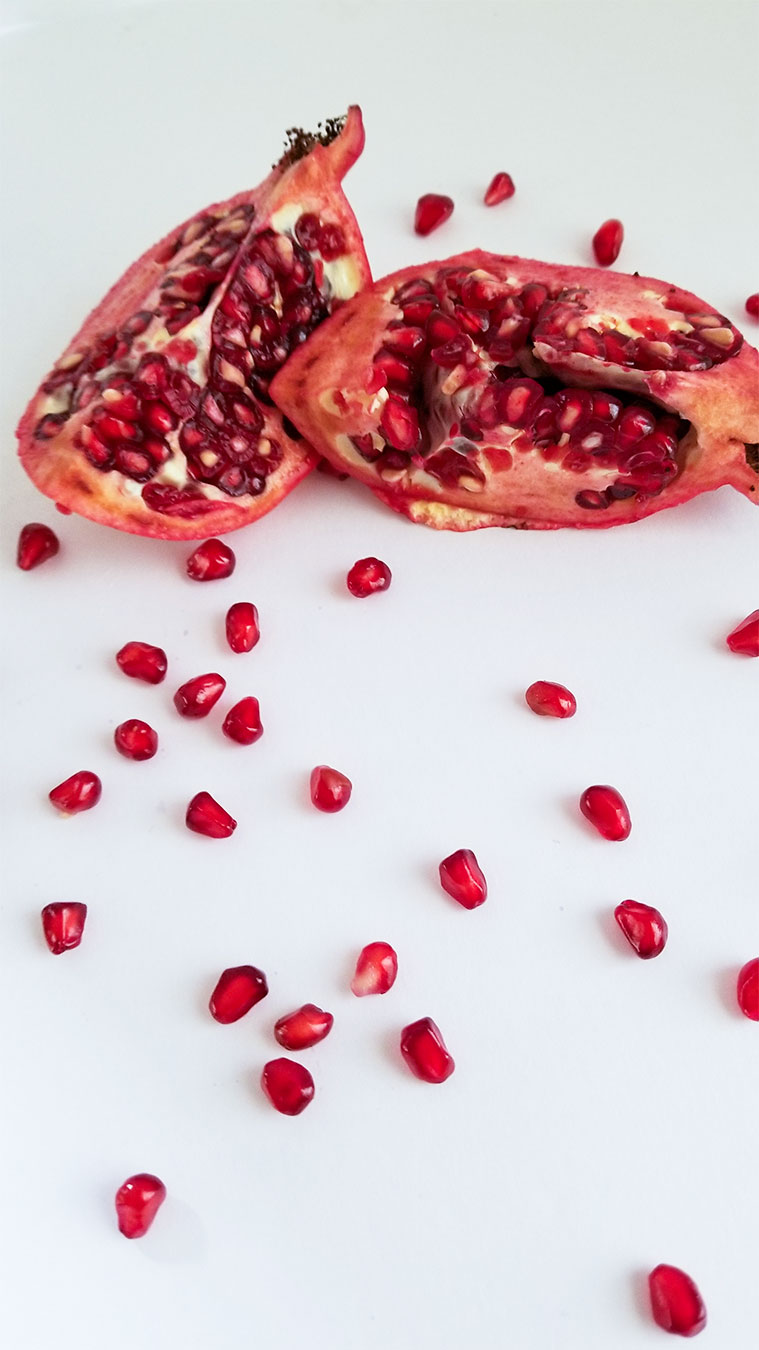pomegranate halves and seeds 