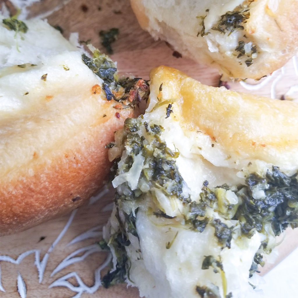 Spanakopita Pull-apart Bread