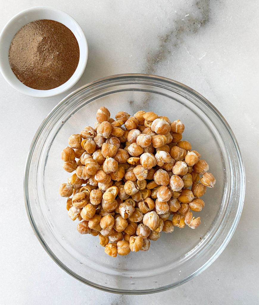 Roasted Chickpeas with maple syrup and cinnamon topping