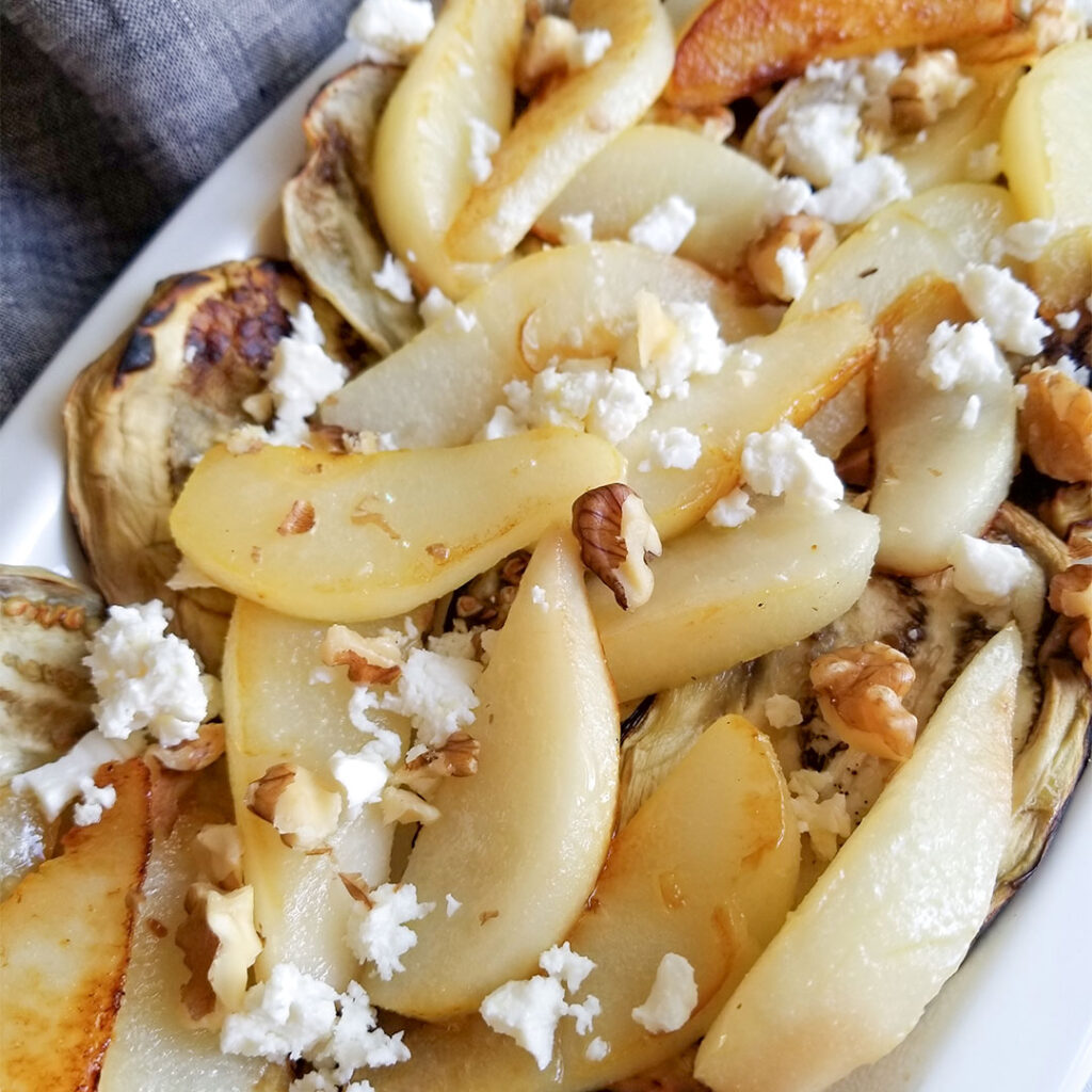 Pear with walnuts and feta cheese