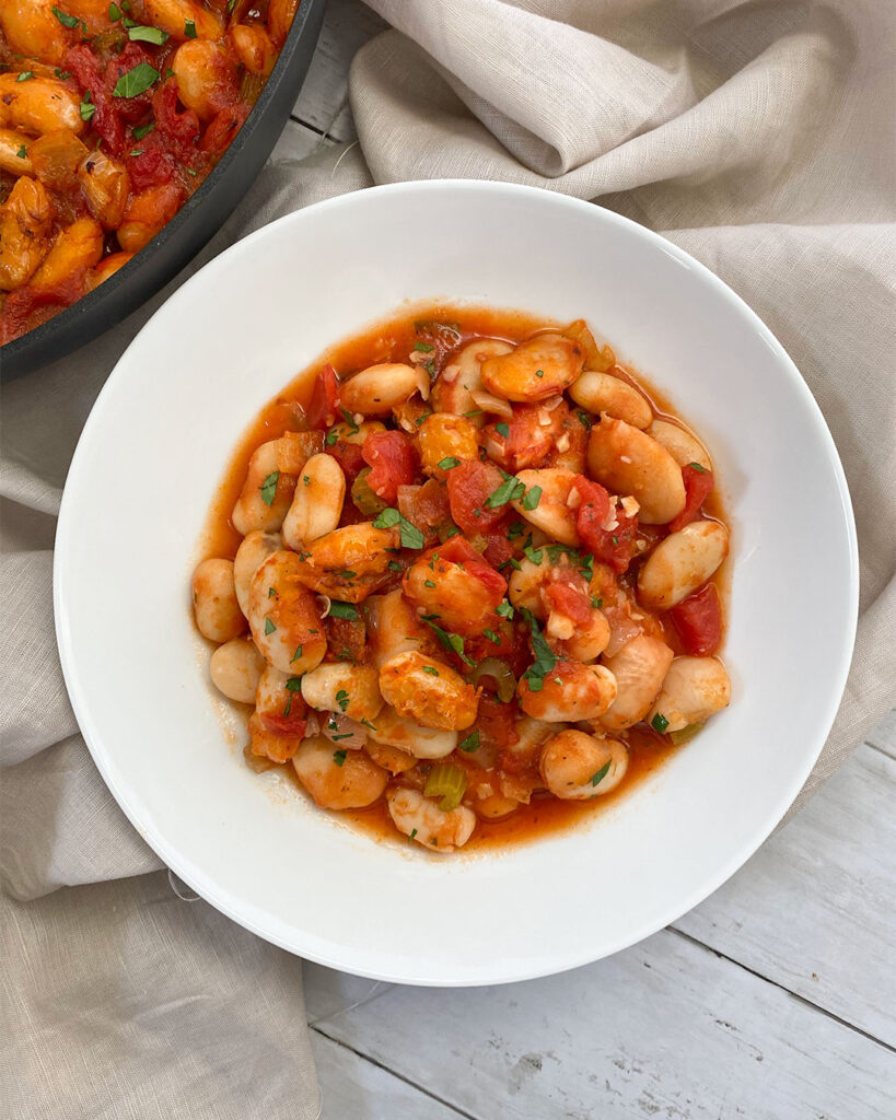 A tasty bowl of buttery beans in a rich, herby tomato sauce!